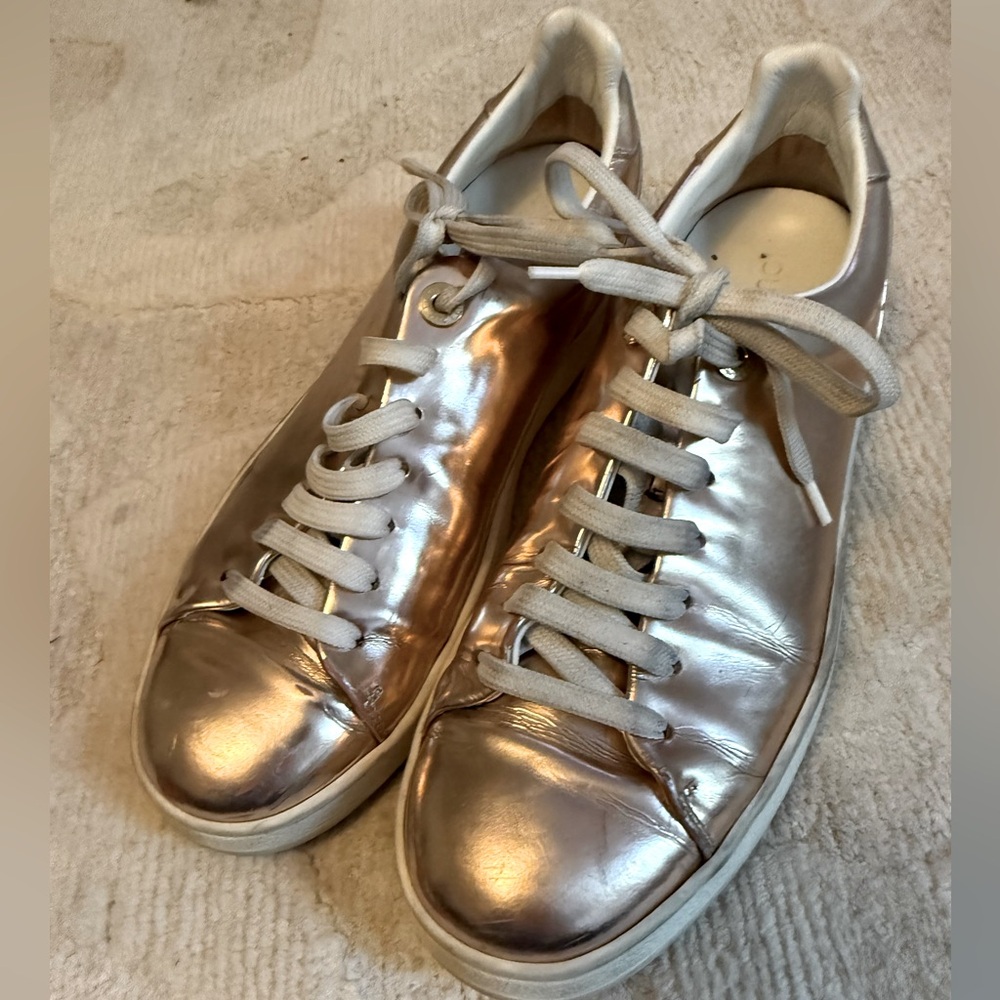 Used Louis Vuitton Women’s Metallic Rose Gold sneaker, size 38